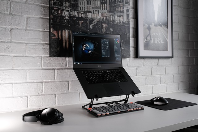 1745381447207364.jpg laptop-6332543_640.jpg